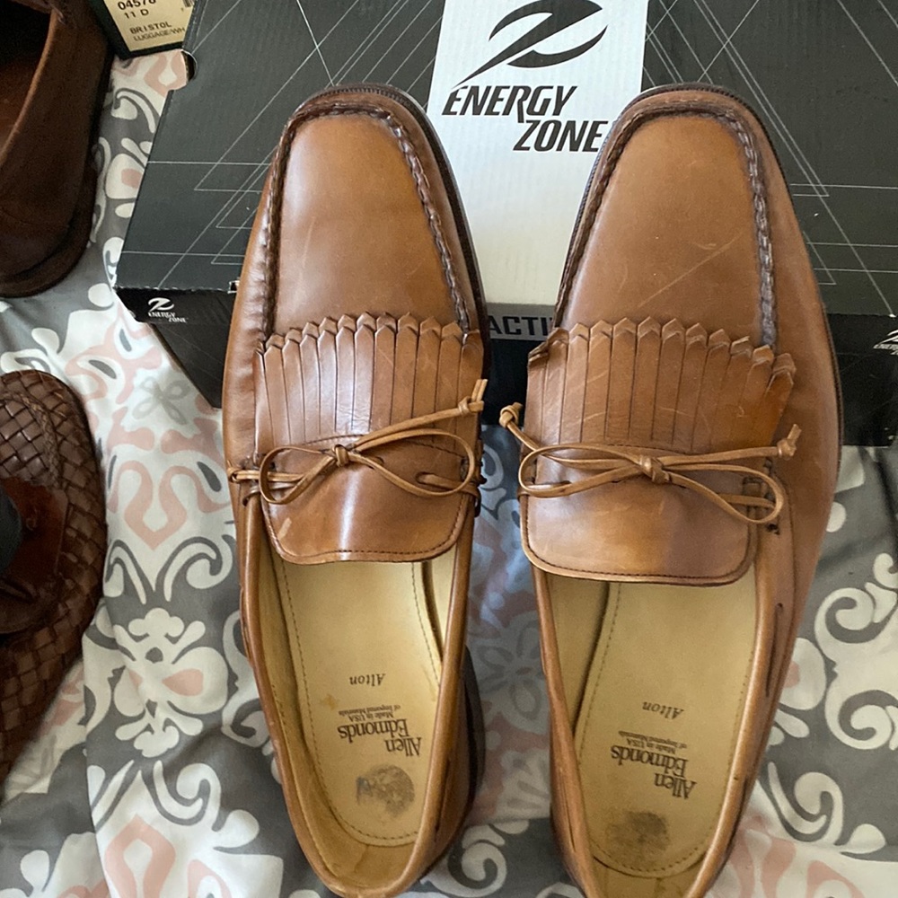Allen Edmonds tan loafers with tie bow and kiltie size 11 1/2 almost new